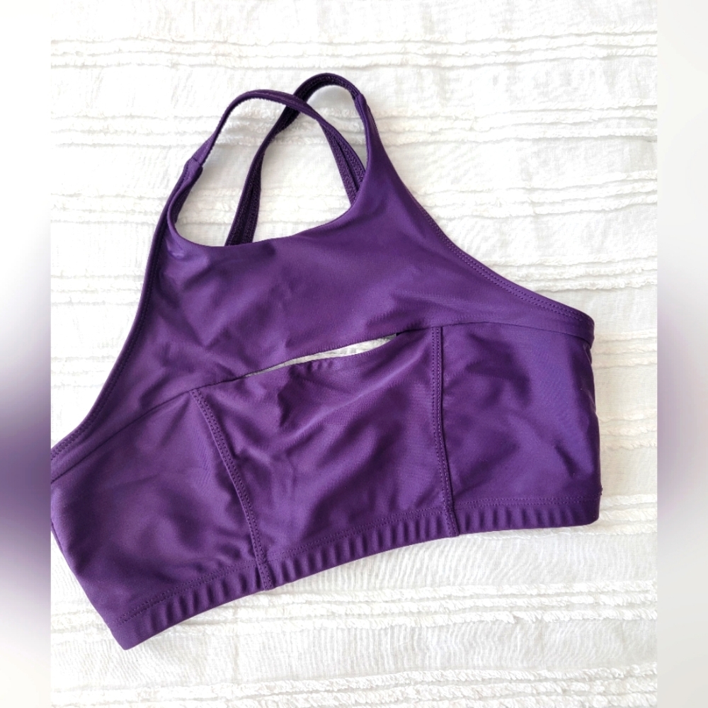 Sports Bra with cutout and Criss Cross straps
